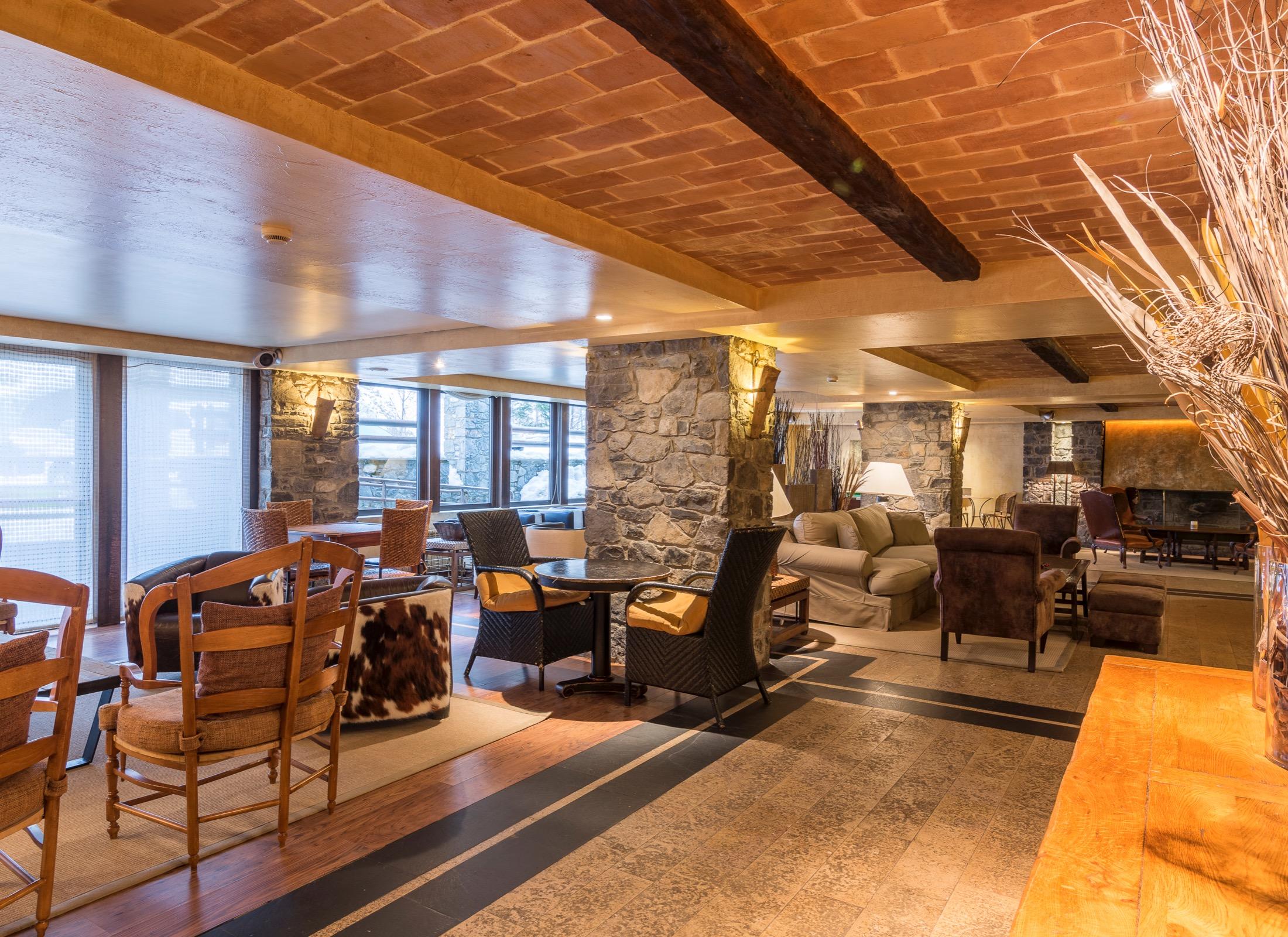 Hotel Yomo Patagonia à Arinsal Extérieur photo
