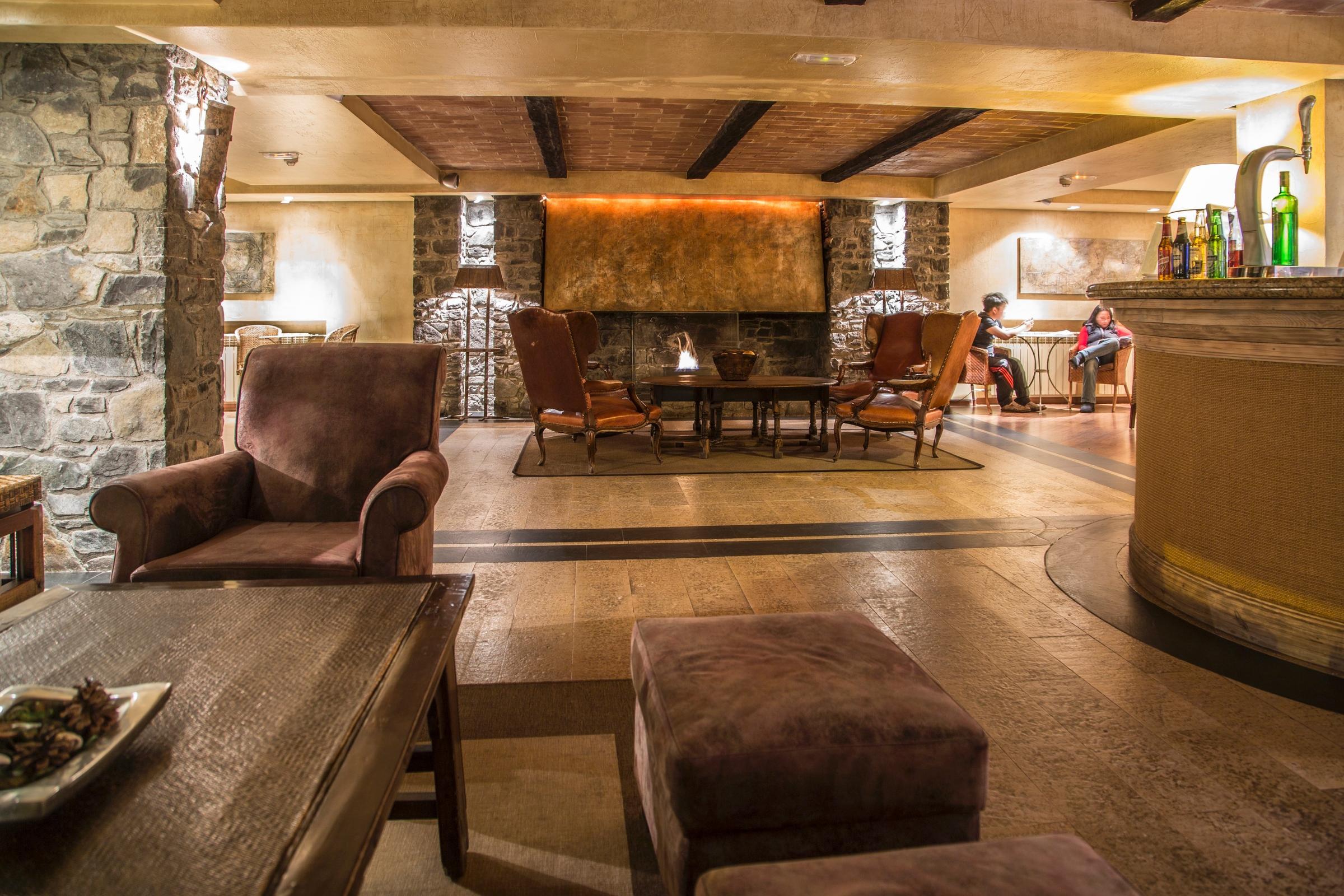 Hotel Yomo Patagonia à Arinsal Extérieur photo
