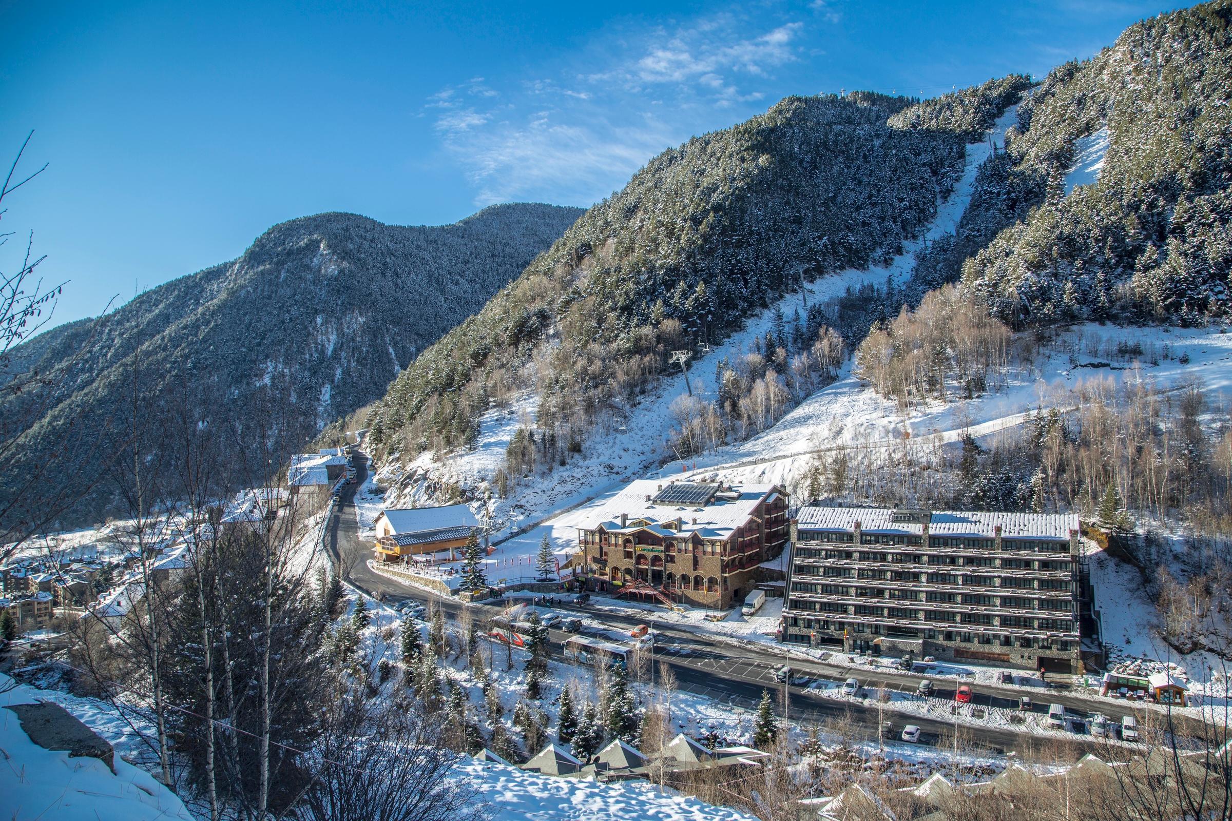 Hotel Yomo Patagonia à Arinsal Extérieur photo