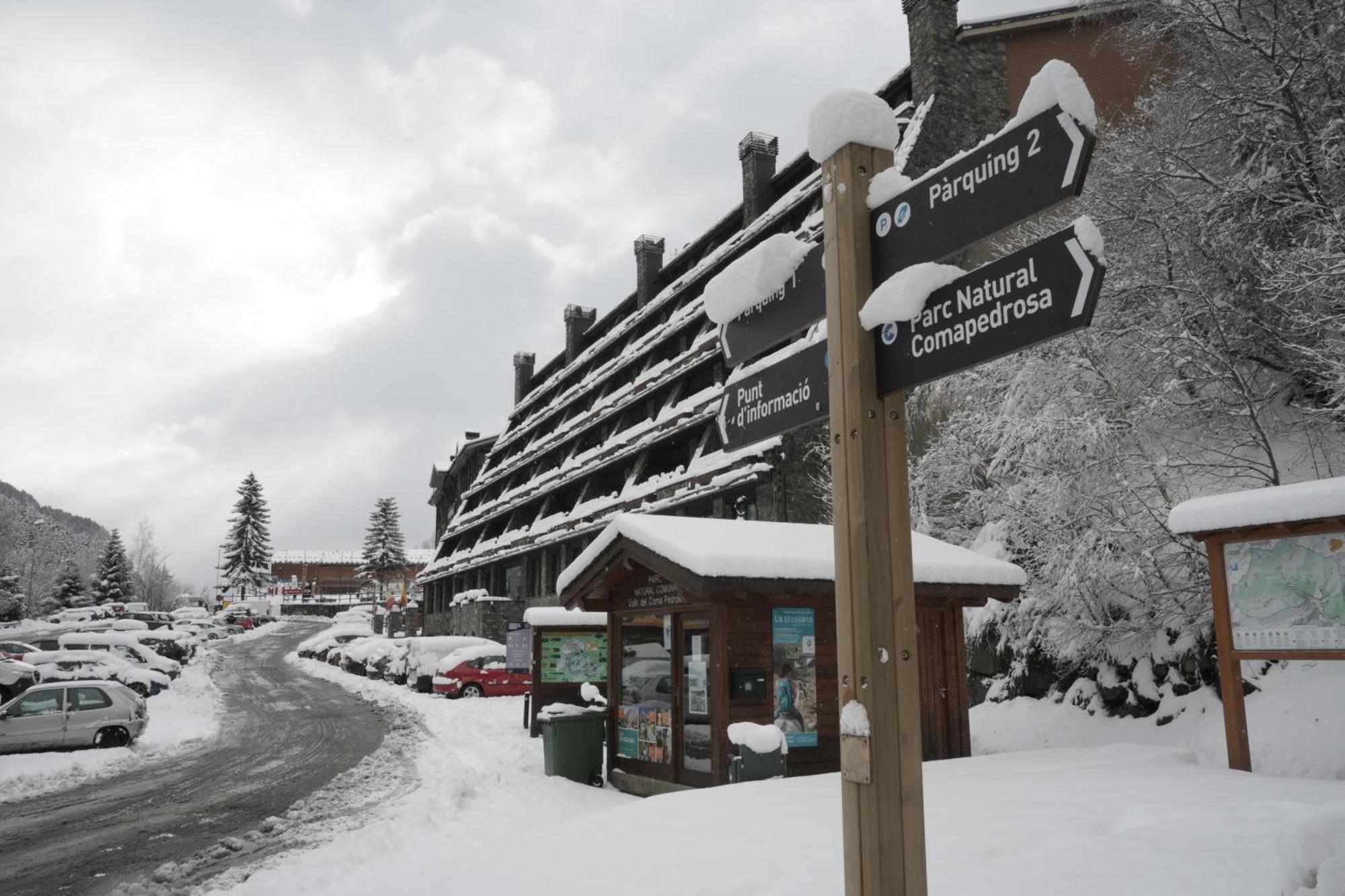 Hotel Yomo Patagonia à Arinsal Extérieur photo